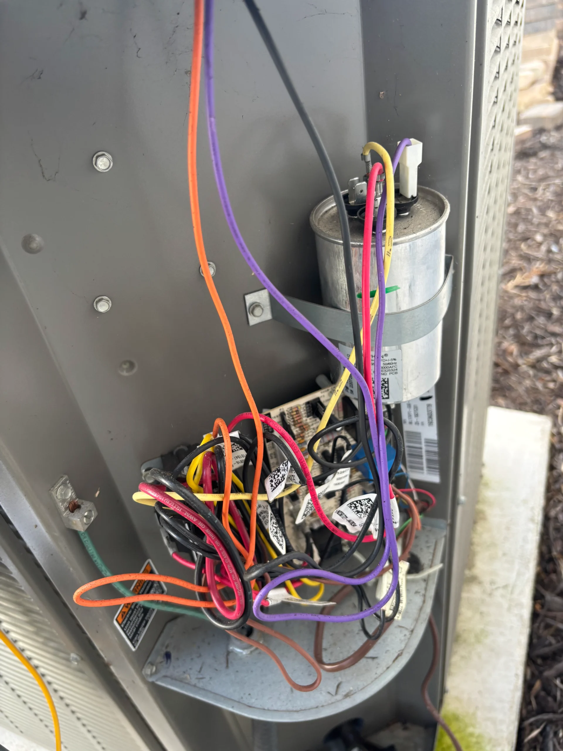 AC repair and capacitor troubleshooting in Sarasota and Lakewood Ranch by Tri-R Mechanical LLC.